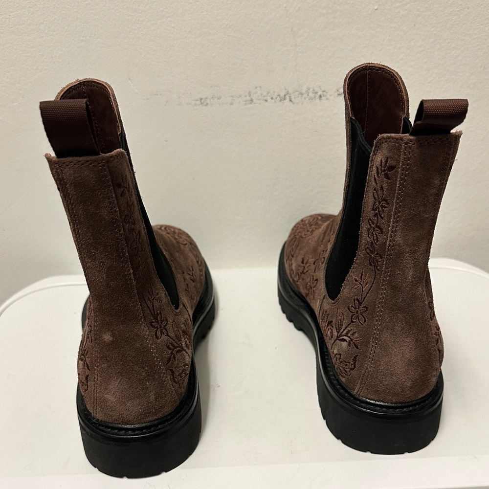 JOHNNY WAS SUEDE LEATHER BLUMA EMBROIDERED CHELSEA ANKLE BOOTS, SO STYLISH - Picture 9 of 14